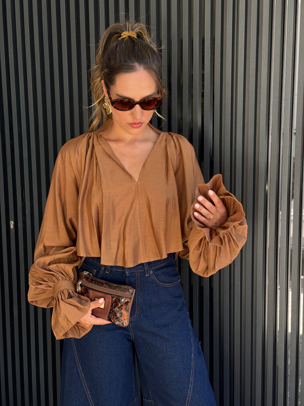 Blusa de Cetim Castanha Lumina