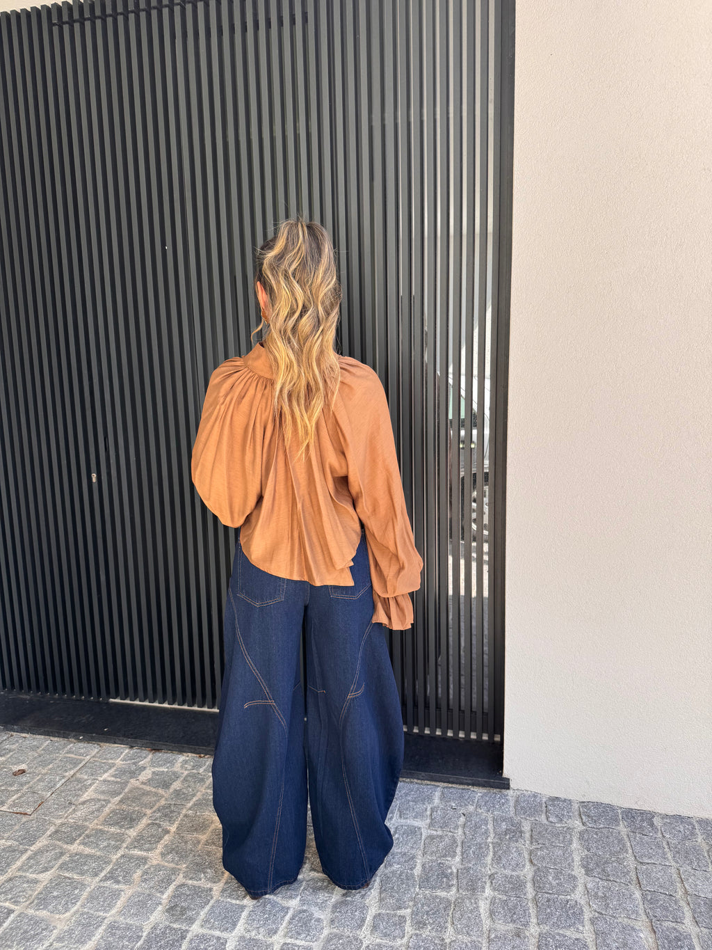 Blusa de Cetim Castanha Lumina