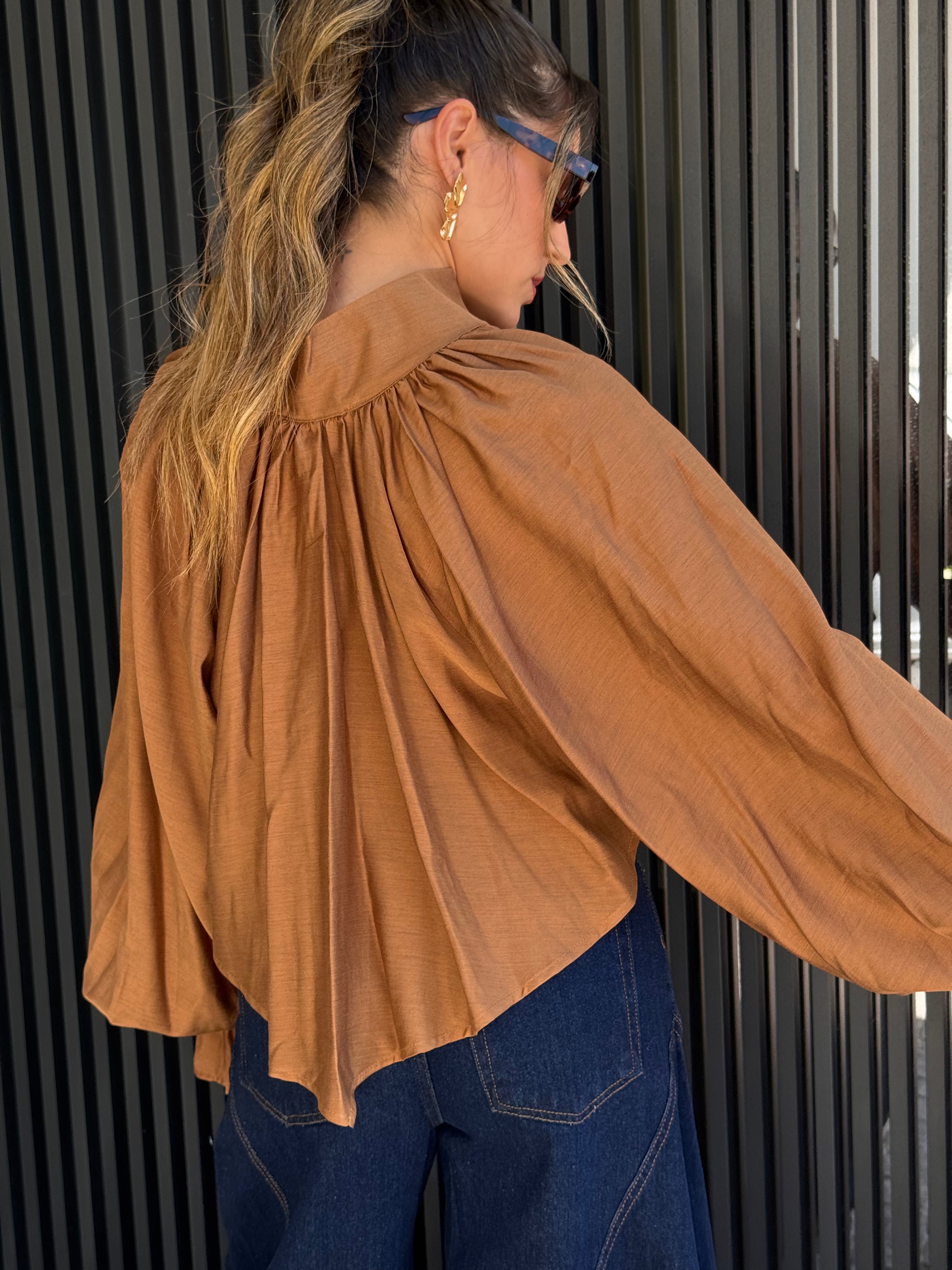 Blusa de Cetim Castanha Lumina